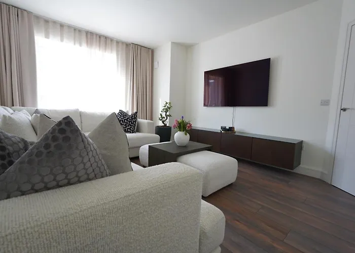 The Dublin Luxe * Newcastle